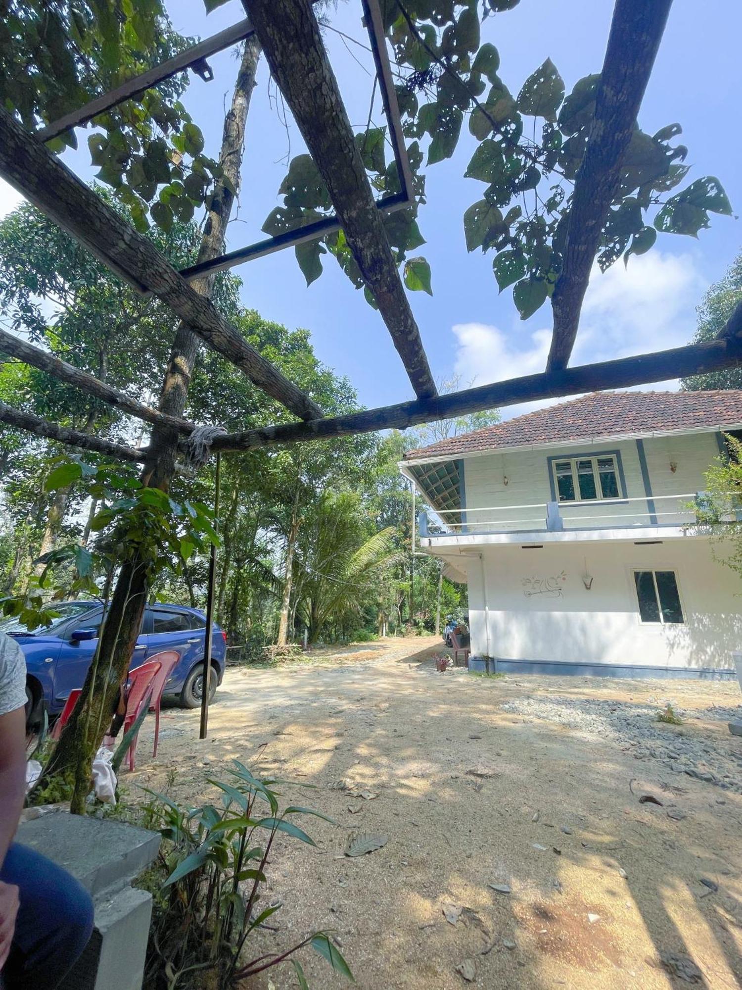 Homestay Lakshmi Nikunj Estate